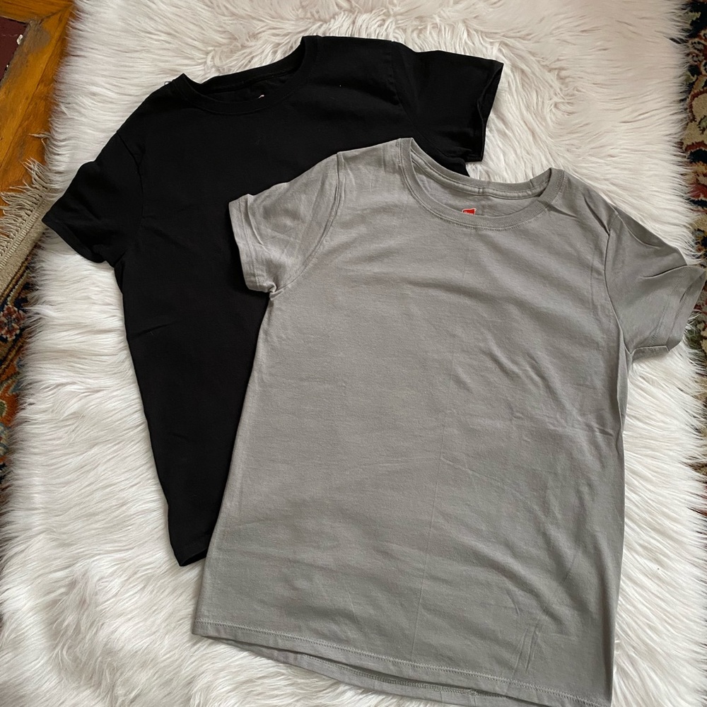 **Bundle of 2 Hanes Women’s Tagless Tees Sz S**